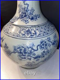 20 ASIAN CHINESE qing dynasty kangxi mark Porcelain Blue white vase