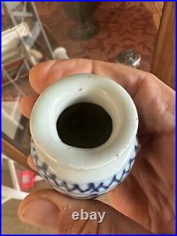 Antique Chinese qing dynasty blue & white porcelain inkwell