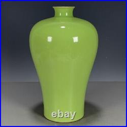 Chinese Porcelain Qing Dynasty Yongzheng Apple Green Glaze Plum Vase 9.25 Inch