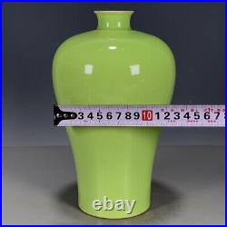 Chinese Porcelain Qing Dynasty Yongzheng Apple Green Glaze Plum Vase 9.25 Inch