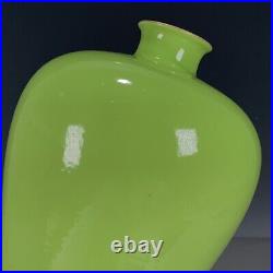 Chinese Porcelain Qing Dynasty Yongzheng Apple Green Glaze Plum Vase 9.25 Inch