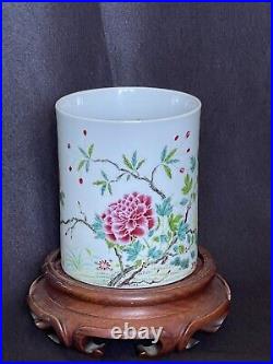 Chinese Qing Dynasty 19th Century Famille Rose Brush Pot