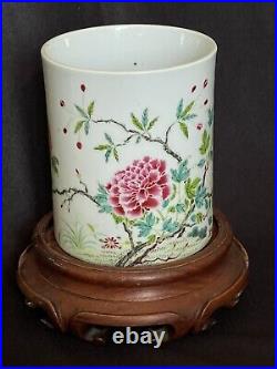 Chinese Qing Dynasty 19th Century Famille Rose Brush Pot