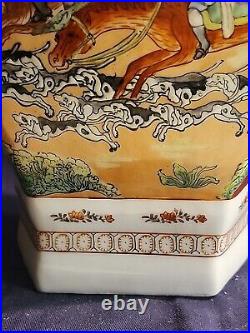 Chinese Qing Dynasty Famille Rose Hand-painted Porcelain Vase Early 20th C
