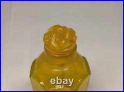 Chinese Qing Dynasty Transfarentcy Yellow Amber Glass Snuff Bottle