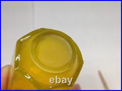 Chinese Qing Dynasty Transfarentcy Yellow Amber Glass Snuff Bottle