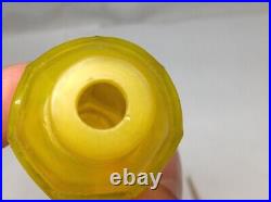 Chinese Qing Dynasty Transfarentcy Yellow Amber Glass Snuff Bottle