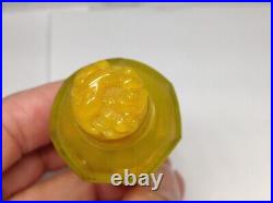 Chinese Qing Dynasty Transfarentcy Yellow Amber Glass Snuff Bottle