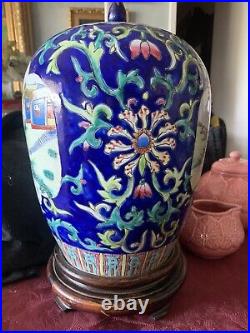 Chinese Urn Ginger Jar and Lid Qing Dynasty Tongzhi period porcelain Heavy Vase