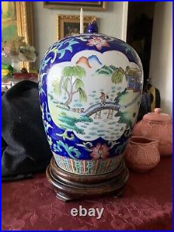 Chinese Urn Ginger Jar and Lid Qing Dynasty Tongzhi period porcelain Heavy Vase