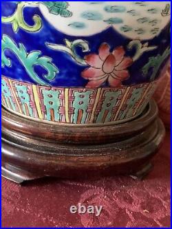 Chinese Urn Ginger Jar and Lid Qing Dynasty Tongzhi period porcelain Heavy Vase