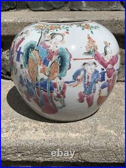 Chinese antique porcelain 19 th c Qing Dynasty Famille Rose Jar