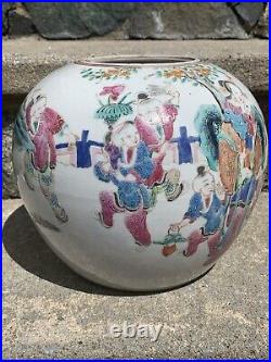 Chinese antique porcelain 19 th c Qing Dynasty Famille Rose Jar