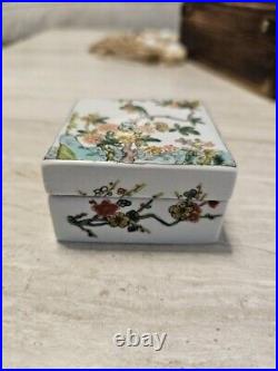 Chinese antique porcelain famille rose box Qing Dynasty