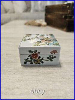 Chinese antique porcelain famille rose box Qing Dynasty