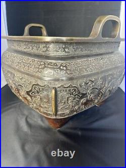 HUGE Antique Chinese Qing Dynasty Bronze Incense Burner With Beautiful Pattern