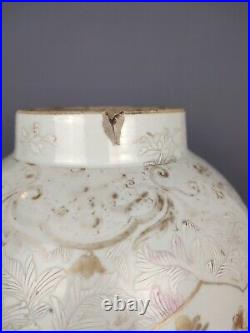 Large Chinese Bianco Sopra Bianco Export Porcelain Vase Qianlong Qing Dynasty