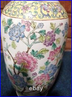 PAIR OF CHINESE 19th CENTURY FAMILLE ROSE VASES DECORATED FLOWERS QING DYNASTY